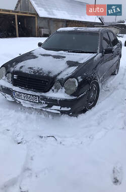 Седан Mercedes-Benz E-Class 2001 в Владимирце