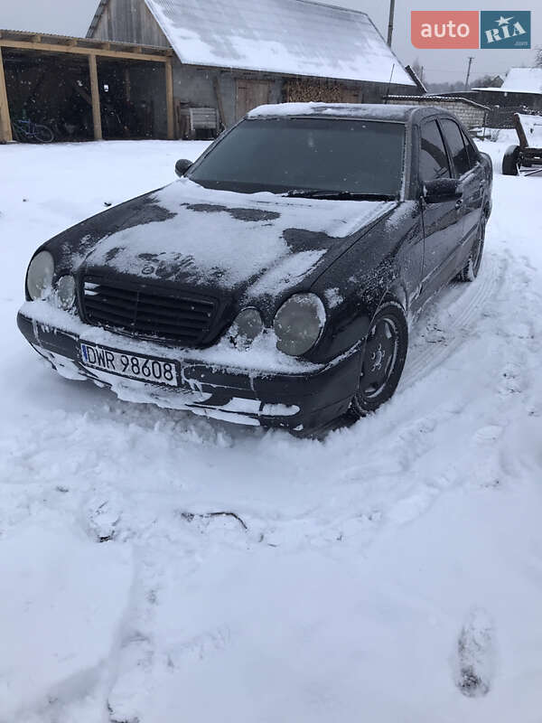 Седан Mercedes-Benz E-Class 2001 в Владимирце