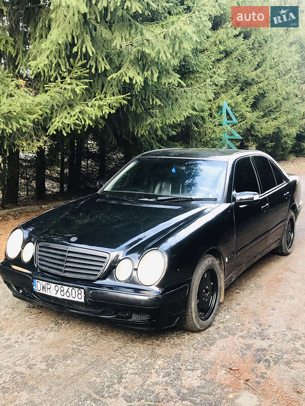 Седан Mercedes-Benz E-Class 2001 в Владимирце