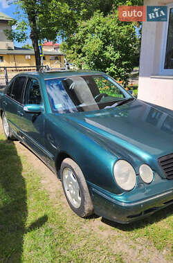 Седан Mercedes-Benz E-Class 2000 в Новояворівську