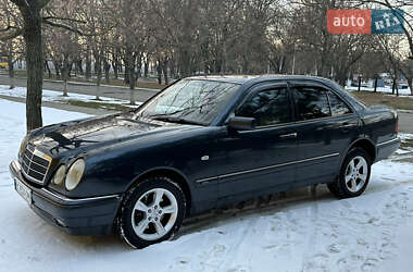 Седан Mercedes-Benz E-Class 1997 в Николаеве