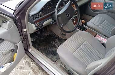 Седан Mercedes-Benz E-Class 1991 в Косове