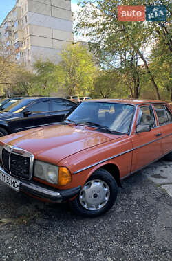 Седан Mercedes-Benz E-Class 1979 в Чернівцях