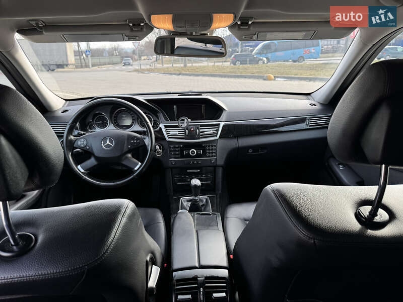 Седан Mercedes-Benz E-Class 2011 в Черновцах