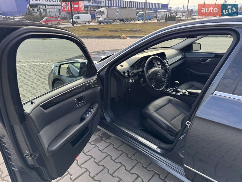 Седан Mercedes-Benz E-Class 2011 в Черновцах