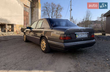 Седан Mercedes-Benz E-Class 1995 в Ровно