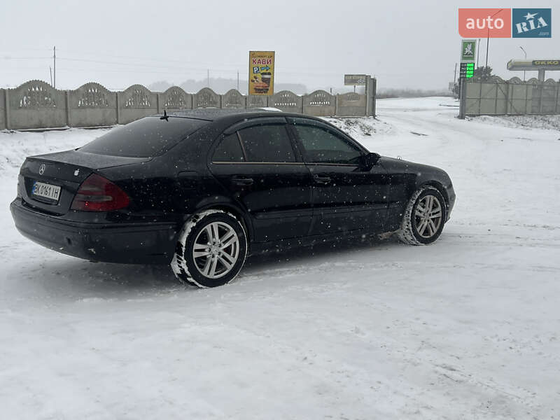Седан Mercedes-Benz E-Class 2004 в Дубровиці