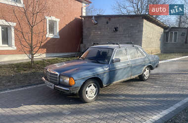 Седан Mercedes-Benz E-Class 1983 в Черновцах