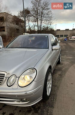 Седан Mercedes-Benz E-Class 2004 в Львове