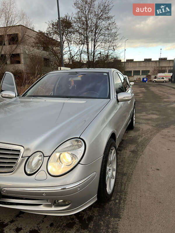 Седан Mercedes-Benz E-Class 2004 в Львове