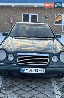 Седан Mercedes-Benz E-Class 1998 в Коростене