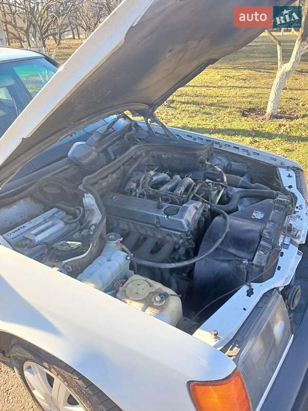 Седан Mercedes-Benz E-Class 1988 в Ровно