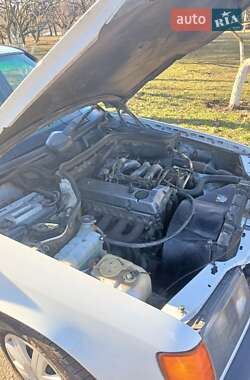 Седан Mercedes-Benz E-Class 1988 в 