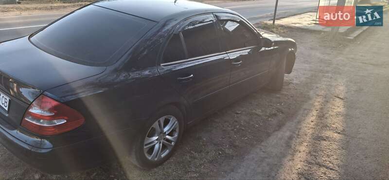 Седан Mercedes-Benz E-Class 2005 в Ужгороді