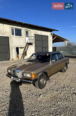 Седан Mercedes-Benz E-Class 1985 в 
