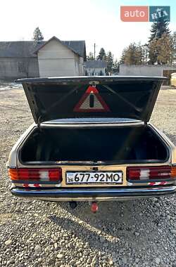 Седан Mercedes-Benz E-Class 1985 в 
