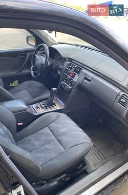 Седан Mercedes-Benz E-Class 2001 в 