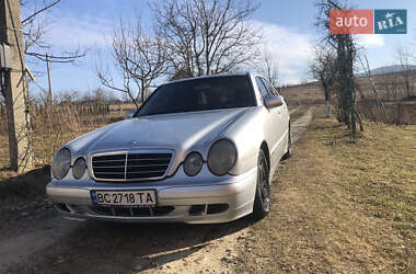 Седан Mercedes-Benz E-Class 2001 в Хирові