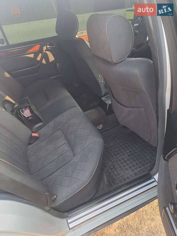 Седан Mercedes-Benz E-Class 1993 в Кіцмані