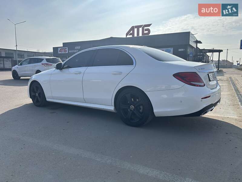 Седан Mercedes-Benz E-Class 2017 в Чернівцях