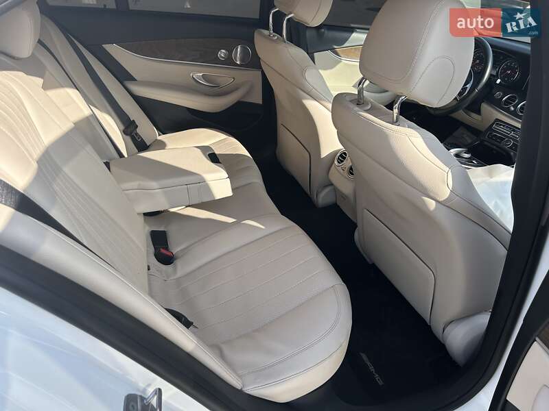 Седан Mercedes-Benz E-Class 2017 в Чернівцях