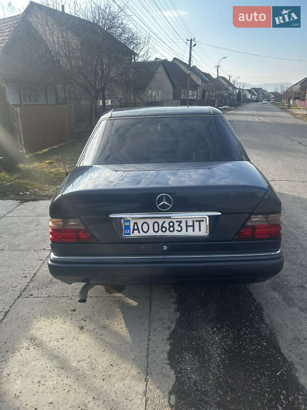Седан Mercedes-Benz E-Class 1995 в Тячеві