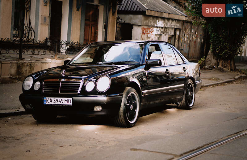 Седан Mercedes-Benz E-Class 1999 в Києві