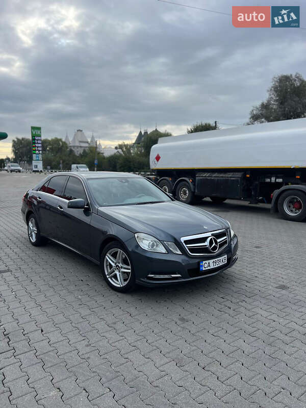 Седан Mercedes-Benz E-Class 2012 в Звенигородці