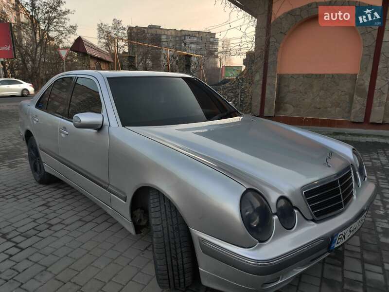 Седан Mercedes-Benz E-Class 2001 в 