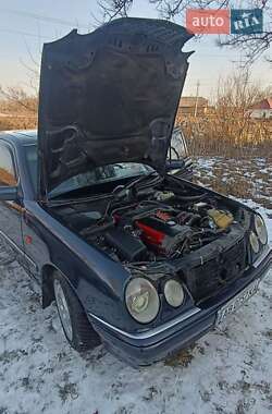 Седан Mercedes-Benz E-Class 1996 в Прилуках
