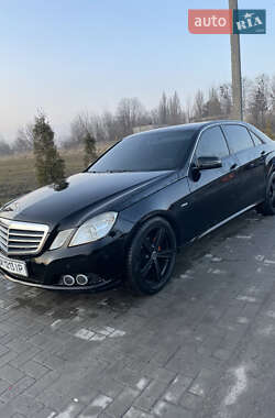 Седан Mercedes-Benz E-Class 2011 в Клевани