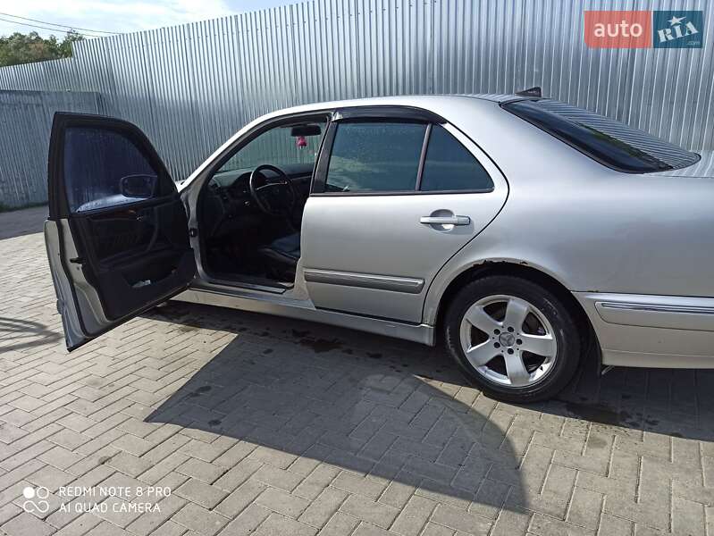 Седан Mercedes-Benz E-Class 2000 в Добротове