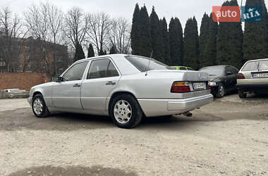 Седан Mercedes-Benz E-Class 1986 в Каменец-Подольском