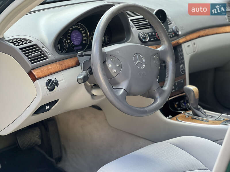 Седан Mercedes-Benz E-Class 2003 в Луцке