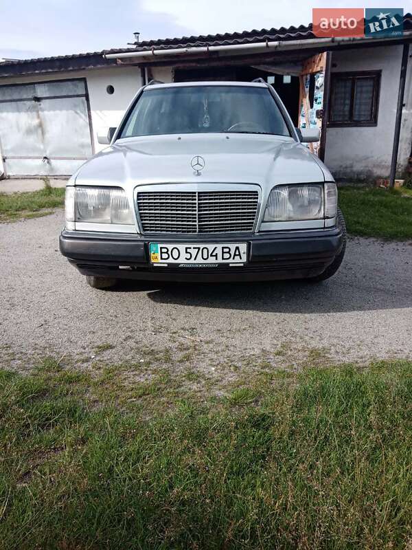 Универсал Mercedes-Benz E-Class 1996 в  фото Универсал Mercedes-Benz E-Class 1996 в