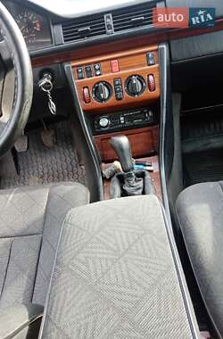 Универсал Mercedes-Benz E-Class 1996 в  фото 3 Универсал Mercedes-Benz E-Class 1996 в