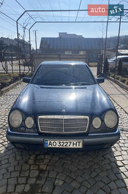 Седан Mercedes-Benz E-Class 1998 в Тячеве