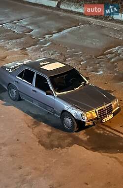 Седан Mercedes-Benz E-Class 1988 в Киеве