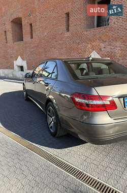 Седан Mercedes-Benz E-Class 2012 в 