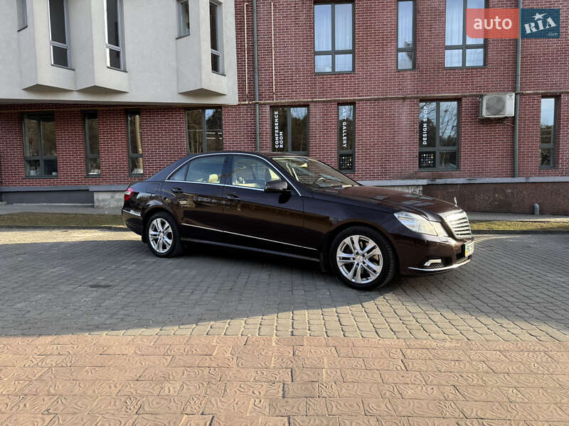 Седан Mercedes-Benz E-Class 2010 в Львове
