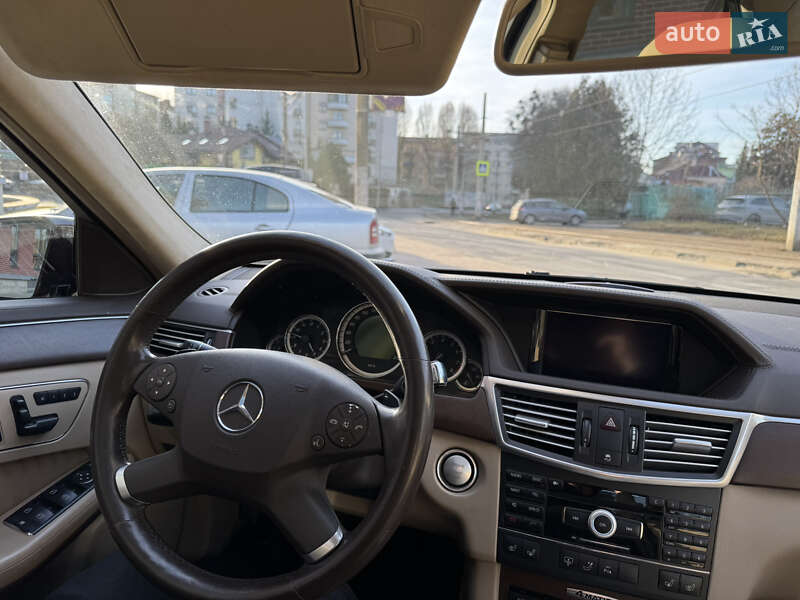Седан Mercedes-Benz E-Class 2010 в Львове