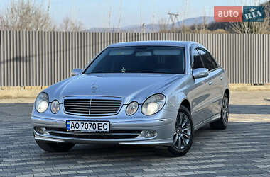 Седан Mercedes-Benz E-Class 2002 в Сваляве