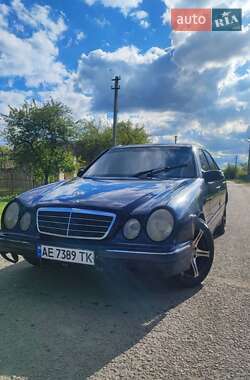 Седан Mercedes-Benz E-Class 2000 в 