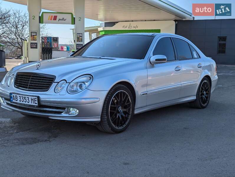 Седан Mercedes-Benz E-Class 2004 в Бершаді