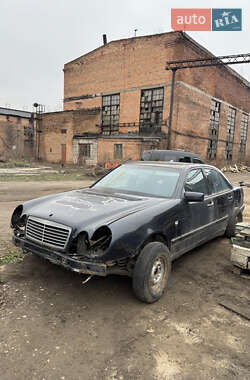 Седан Mercedes-Benz E-Class 2000 в 