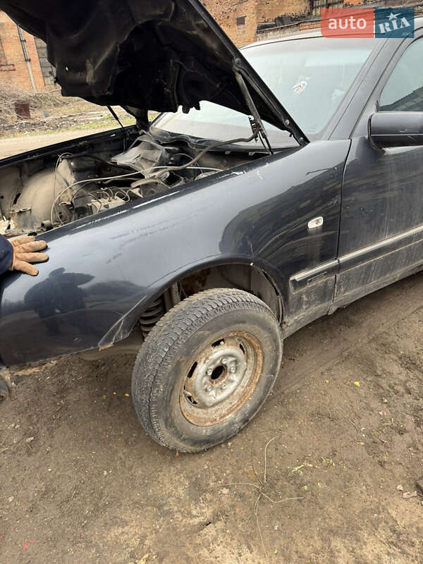 Седан Mercedes-Benz E-Class 2000 в Днепре
