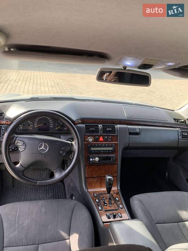 Седан Mercedes-Benz E-Class 2002 в Недобоевцах