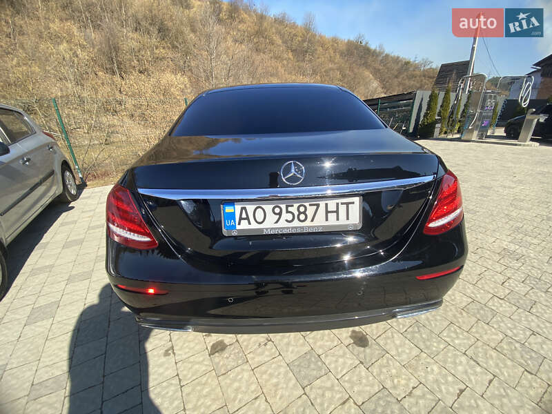 Седан Mercedes-Benz E-Class 2018 в Воловцю