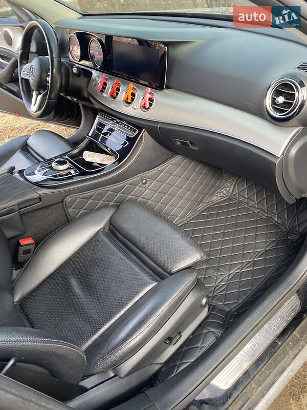 Седан Mercedes-Benz E-Class 2018 в Воловцю