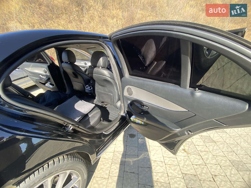 Седан Mercedes-Benz E-Class 2018 в Воловцю